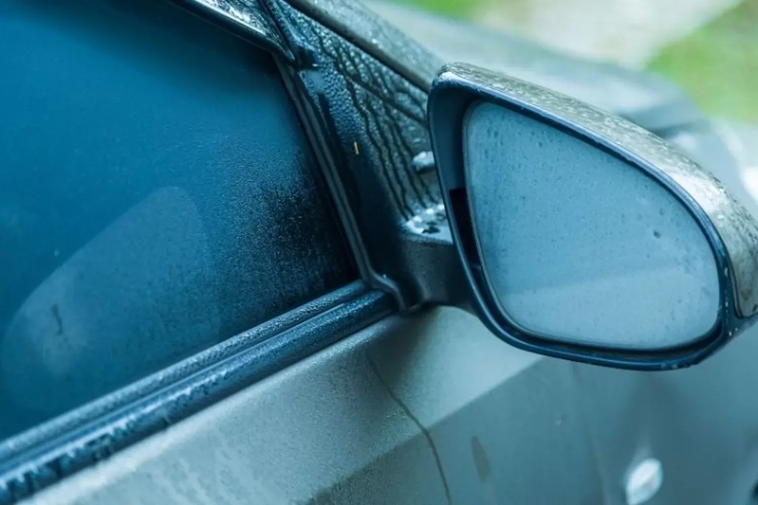 SUPERTIP: Dit werkt het snelst tegen beslagen autoruiten