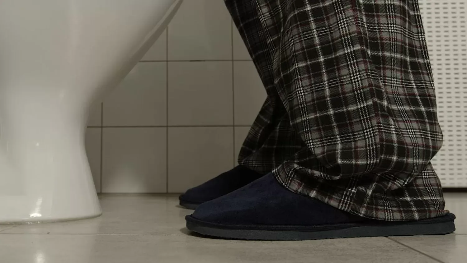 Uroloog deelt onwijs handige truc waardoor je ‘s nachts nooit meer hoeft te plassen