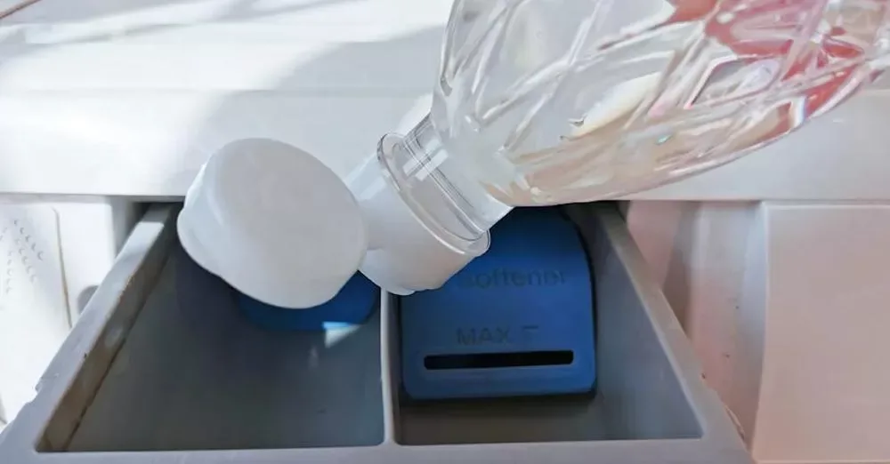 Moet je nou schoonmaken met natuurazijn of schoonmaakazijn? (en dit moet je NOOIT met azijn schoonmaken!)