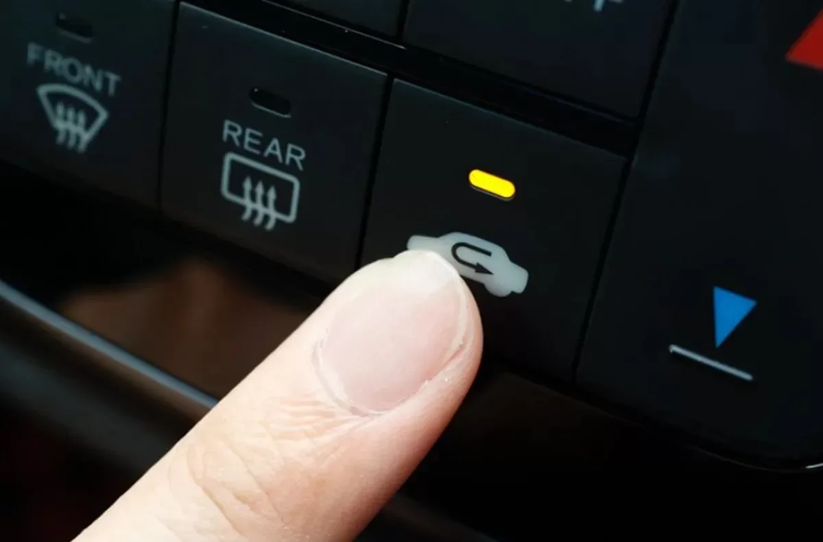 OPGELET: druk niet te vaak op deze knop in de auto (dit is waarom)