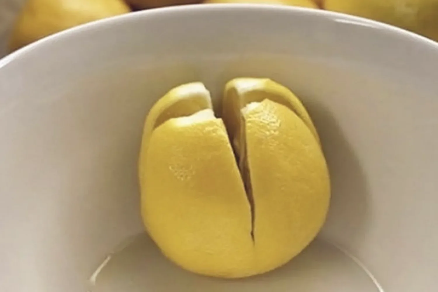 Leg een schijfje citroen naast je bed en dit is wat er gebeurt!