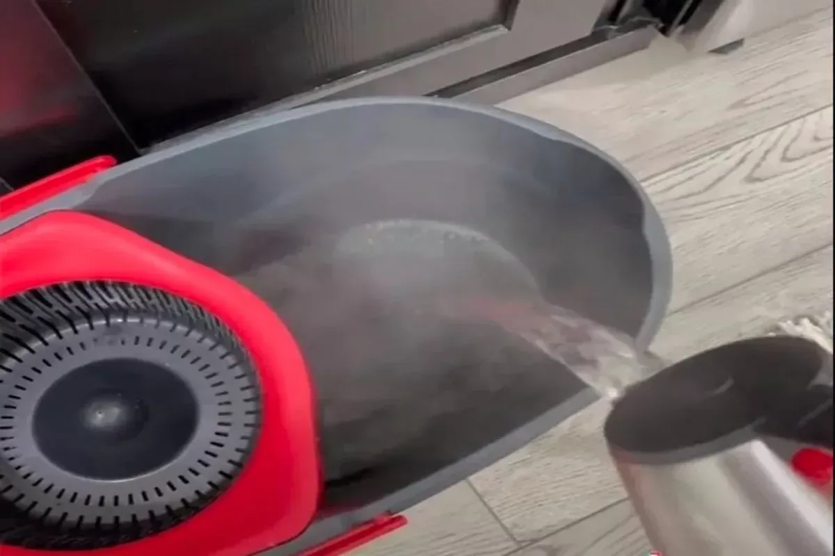 Dít is de meest gemaakte fout bij het dweilen. Ja ook jij doet dit fout!