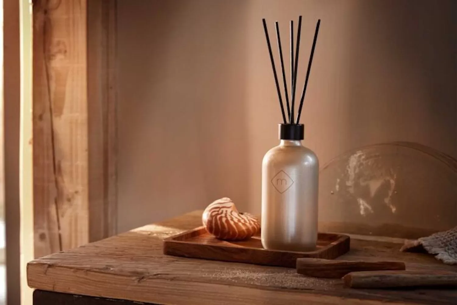 Dankzij deze simpele tips gaan geurstokjes soms wel máánden langer mee! (werkt gewoon)