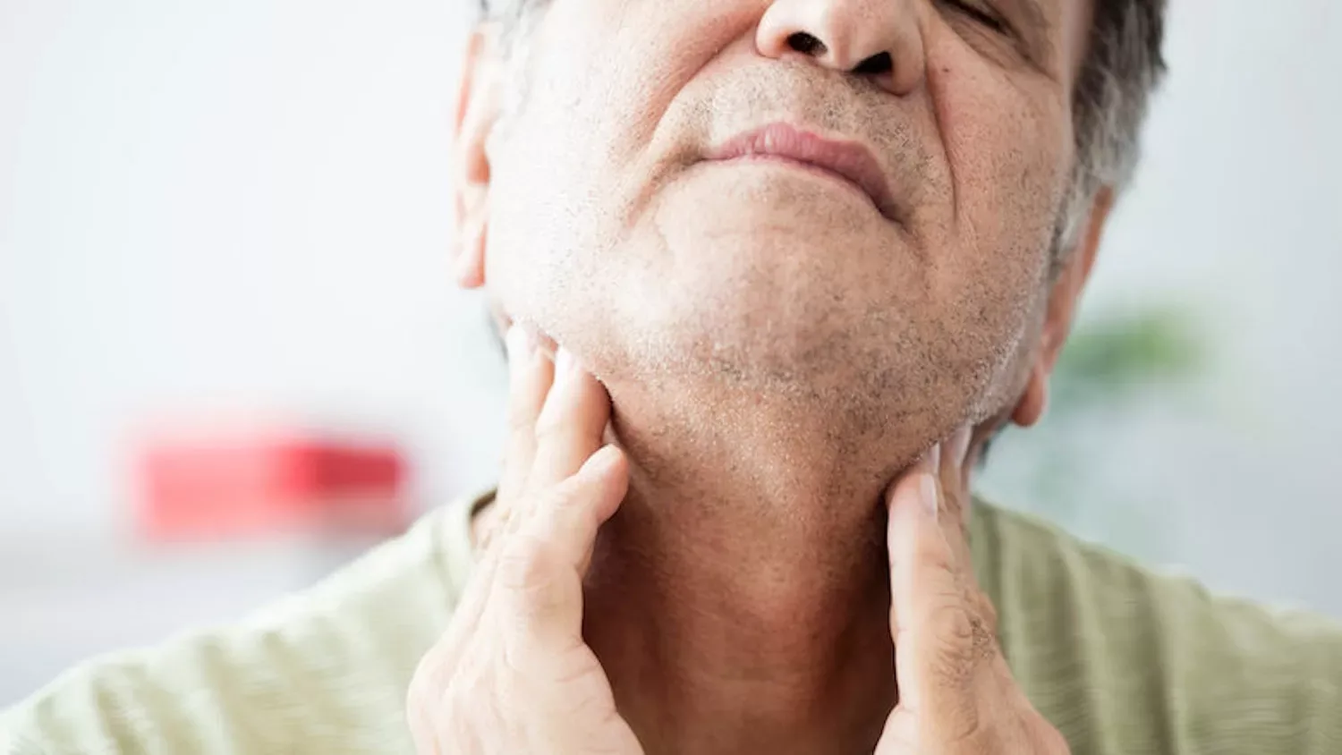 SUPERTIP: Dit moet je eten als je keelpijn hebt!