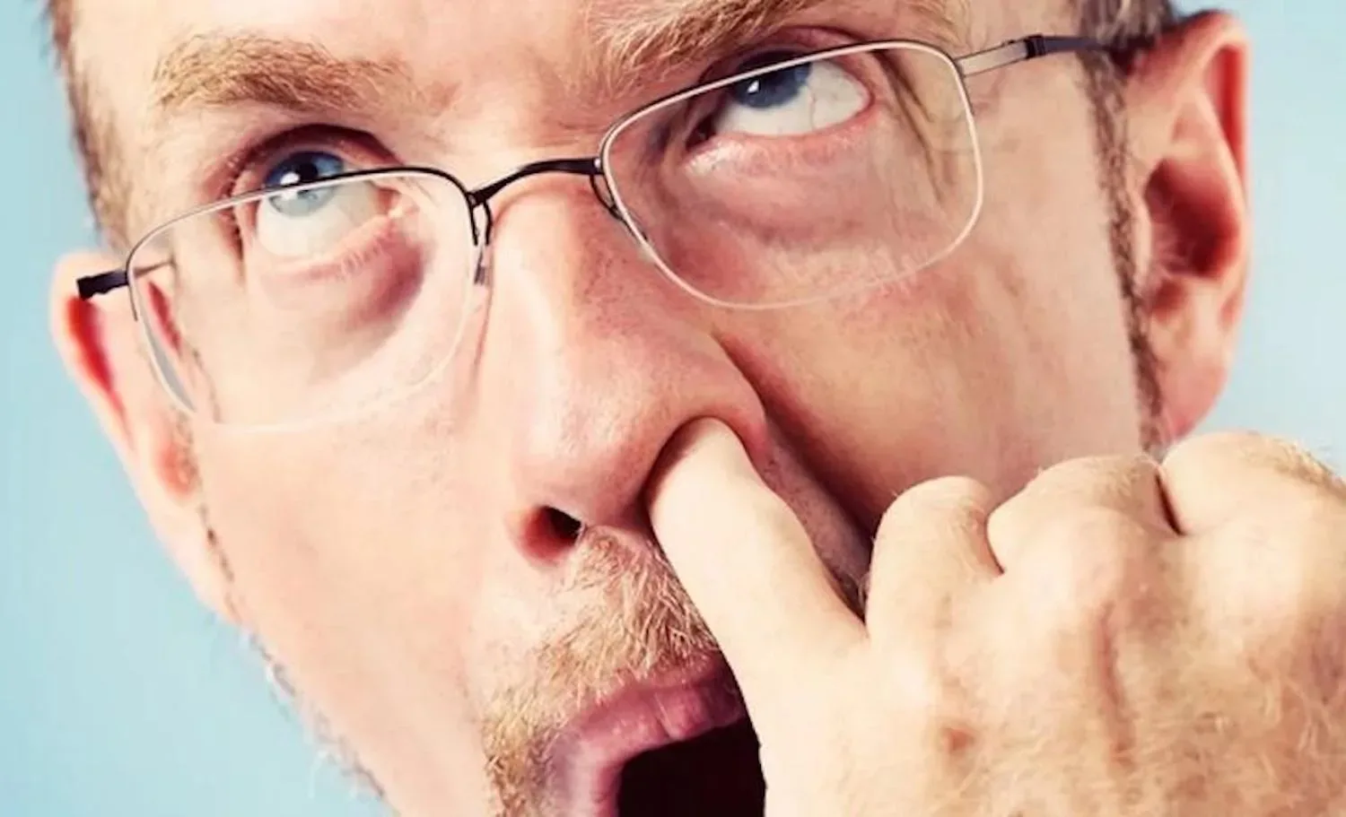 Neuspeuteren onschuldig? Het kan zelfs levensgevaarlijk zijn! (en mogelijk Alzheimer veroorzaken)