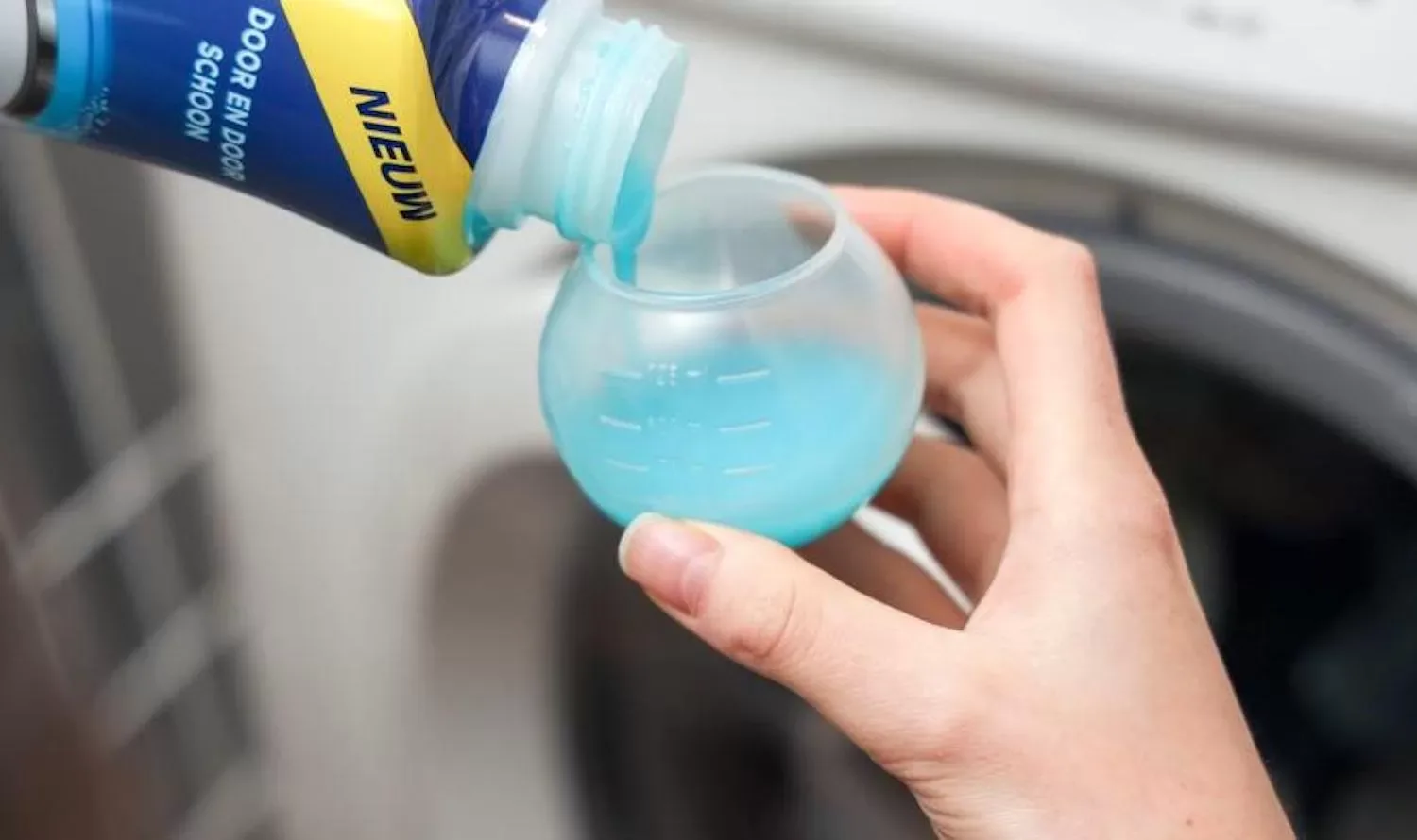 Stinkt je wasmachine? Dit simpele trucje lost het probleem in 5 minuten op!