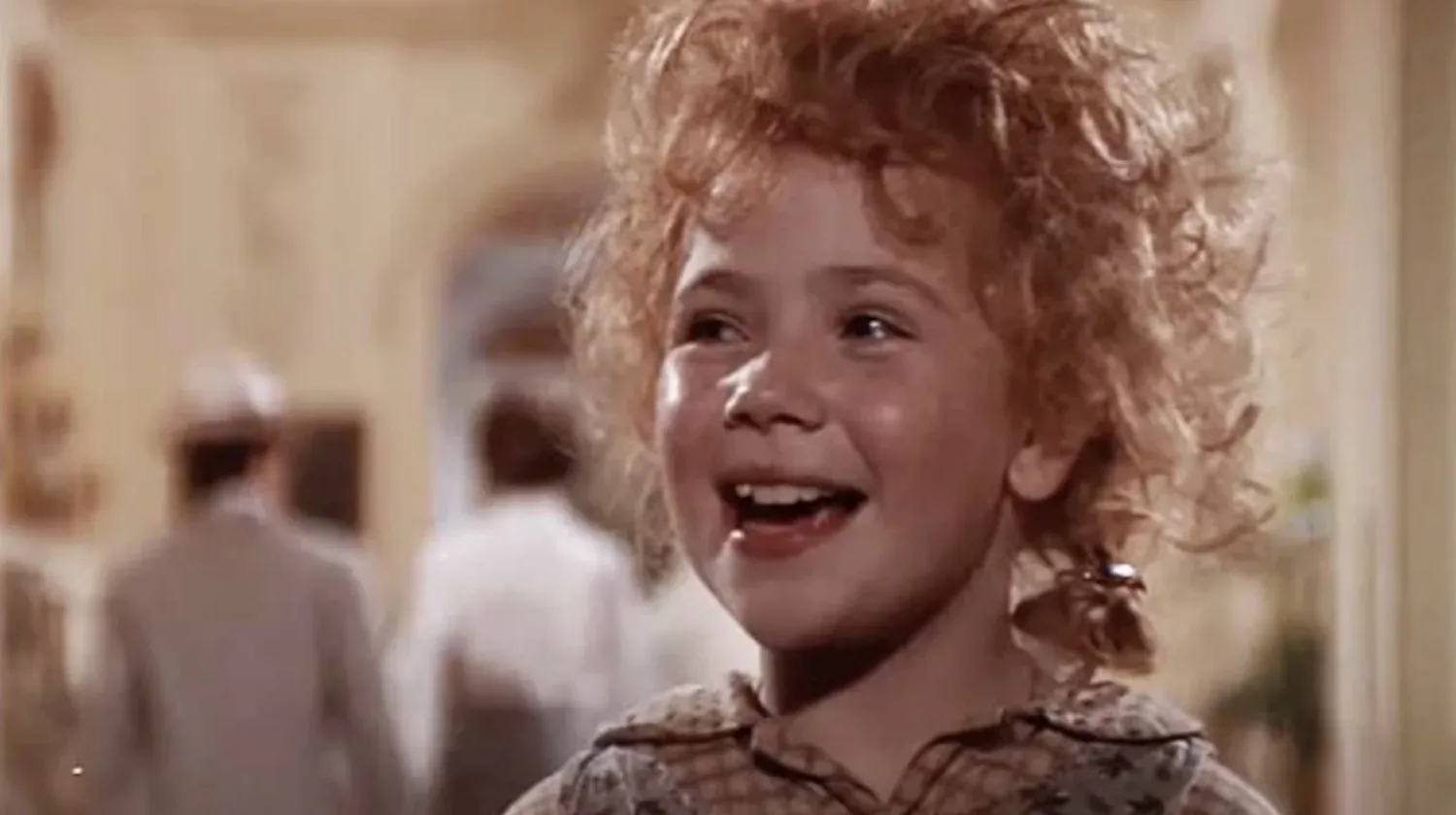 ZIEN: Ken jij de orginele ‘Annie’ nog? Dit is hoe ze er vandaag de dag uitziet