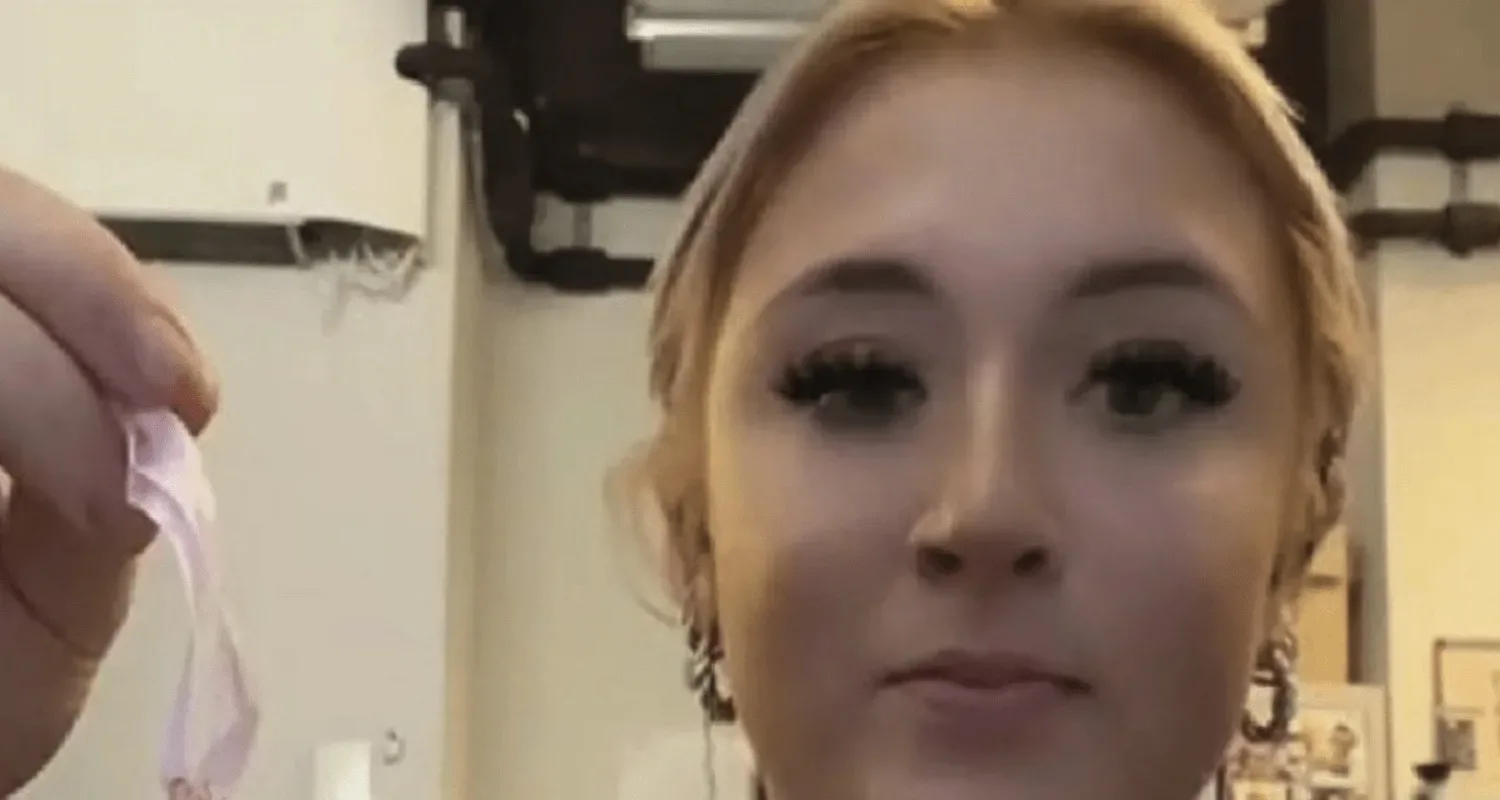 Charlena laat kerstpakket van Bijenkorf zien: “Zwaar teleurgesteld”