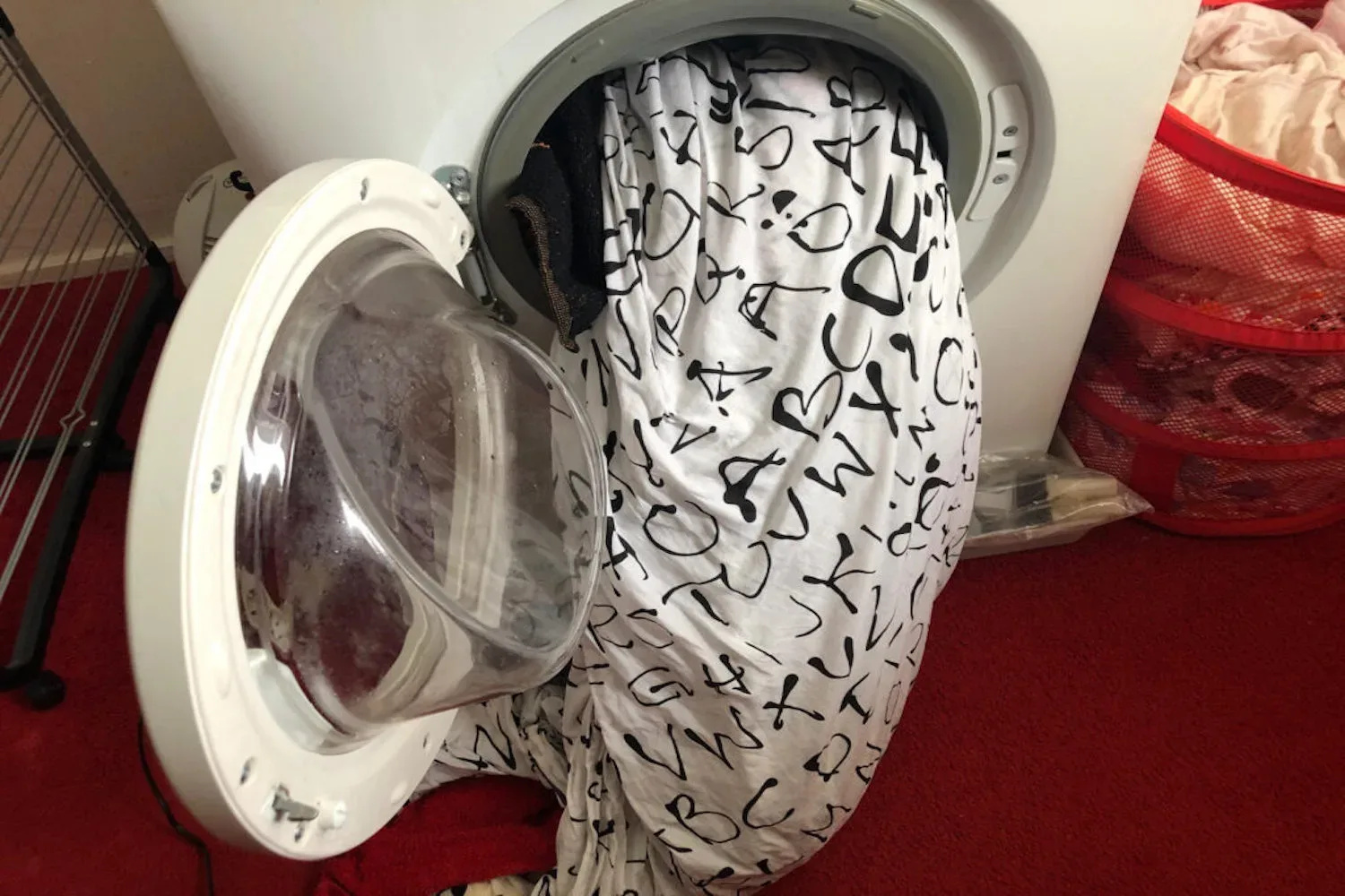 Door deze simpele truc zorg jij ervoor dat je dekbedovertrek je overige was niet meer opeet