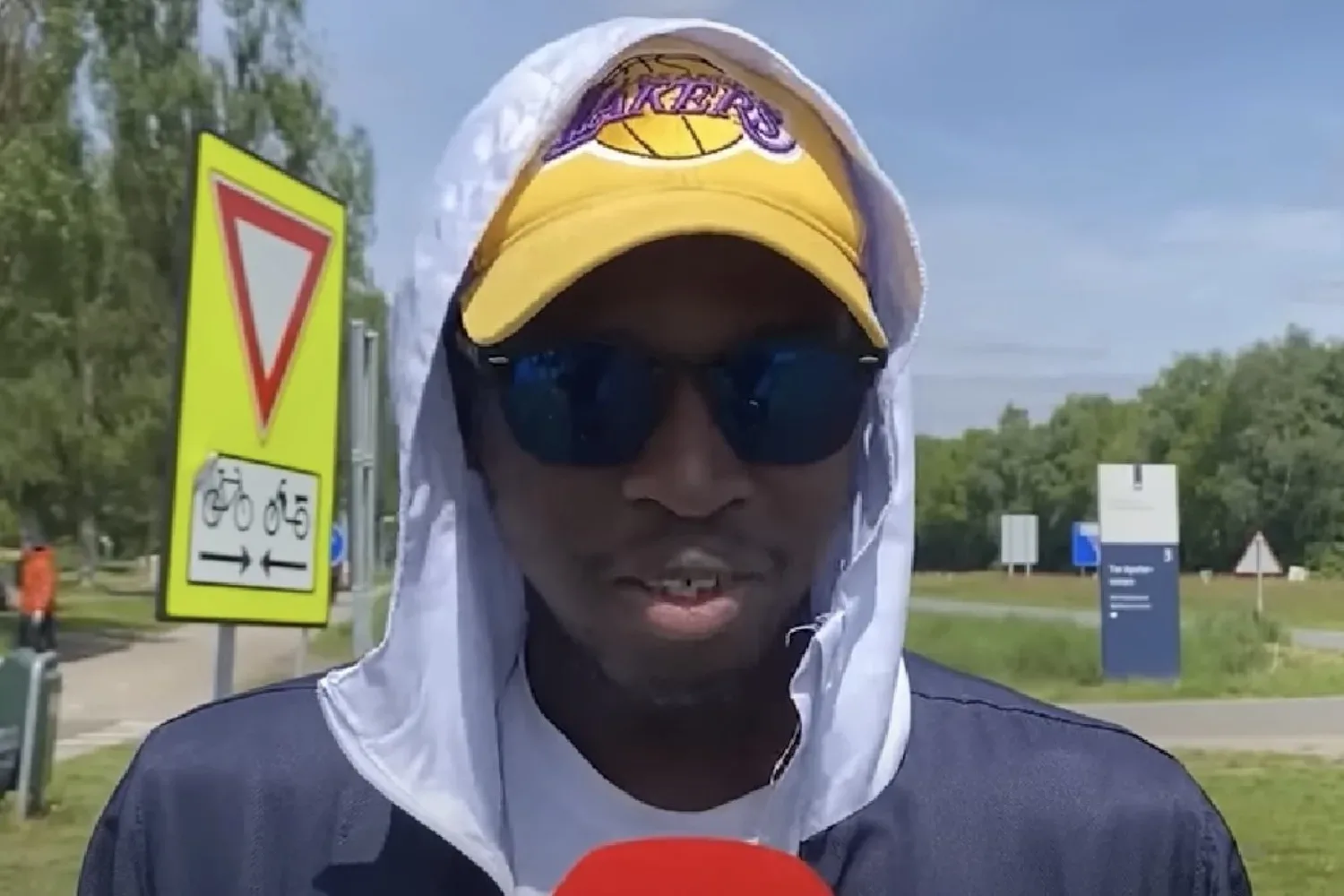 Youssouf onthult zijn verwachtingen over wat hij zal krijgen: ”Eten, huis, geld en auto’s”