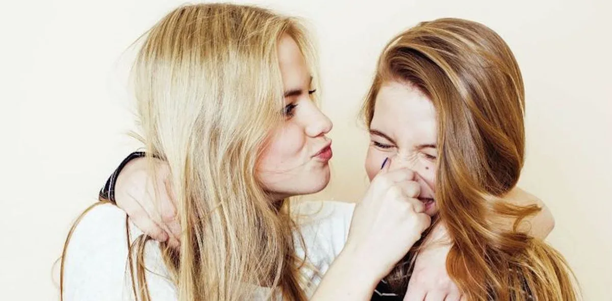 Het is bewezen: dít is waarom de jongste uit het gezin het grappigst is!