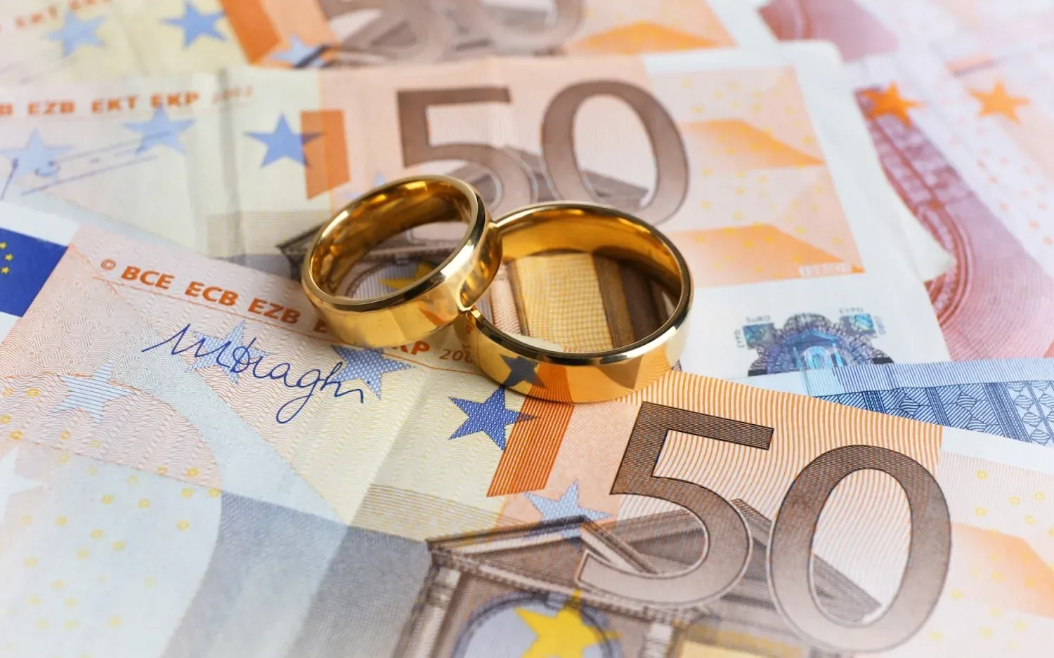 Wat is nou goedkoper: trouwen, geregistreerd partnerschap of samenwonen?