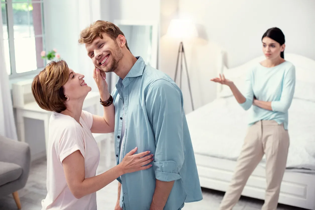 “Ben ik fout om mijn moeder te kiezen boven te geboorte van mijn baby?”