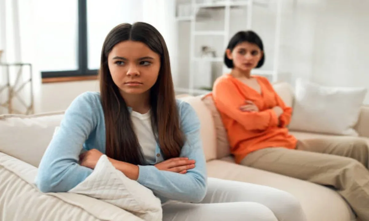 Mijn dochter wil geen vrienden meer zijn met haar beste vriendin omdat ze “dom” is