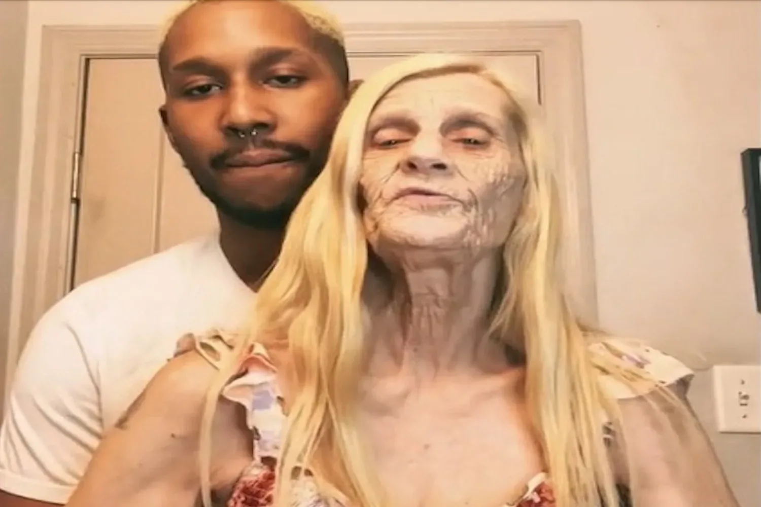 Cheryl (62) trouwt met Quran (25) en gaat er helemaal voor: “Ik wil een kind van hem”