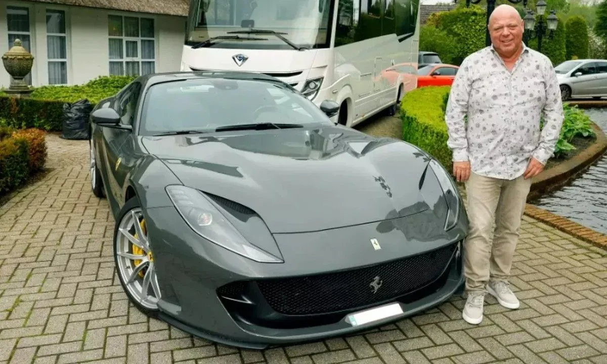 Peter Gillis verkoopt zijn Ferrari: Financiële noodzaak?