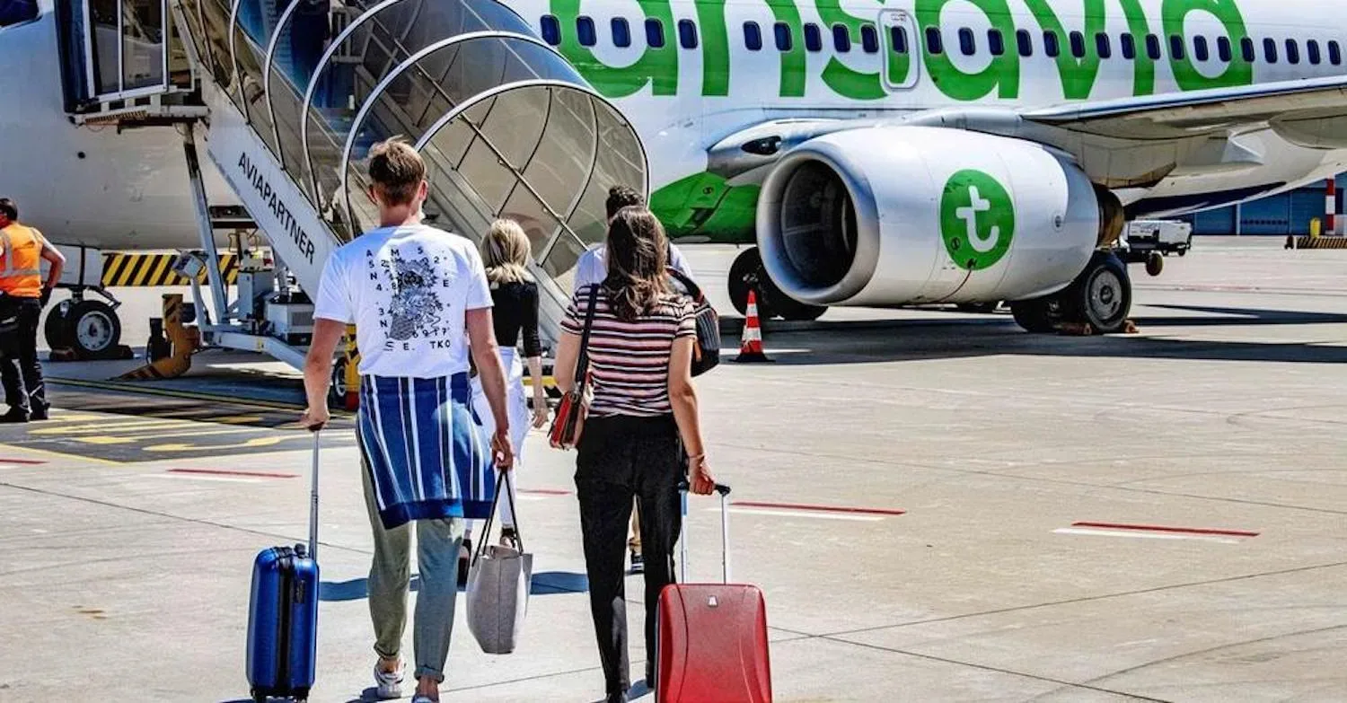 Transavia-boekers krijgen naheffing door hogere belasting: ’Wie niet betaalt, mag niet mee’