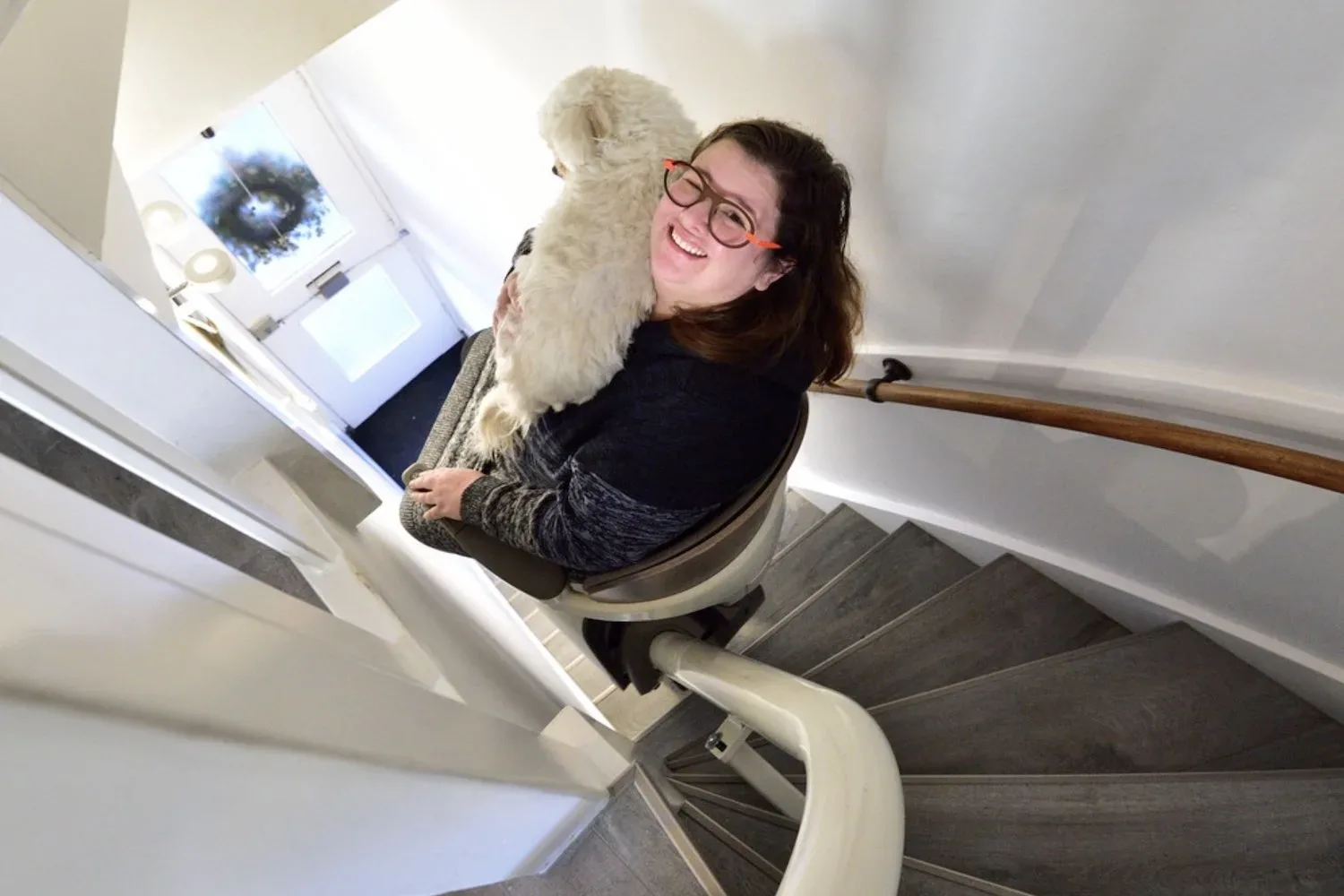 Lydia (40) kan na 4 herseninfarcten niet zonder traplift, maar die krijgt ze níet