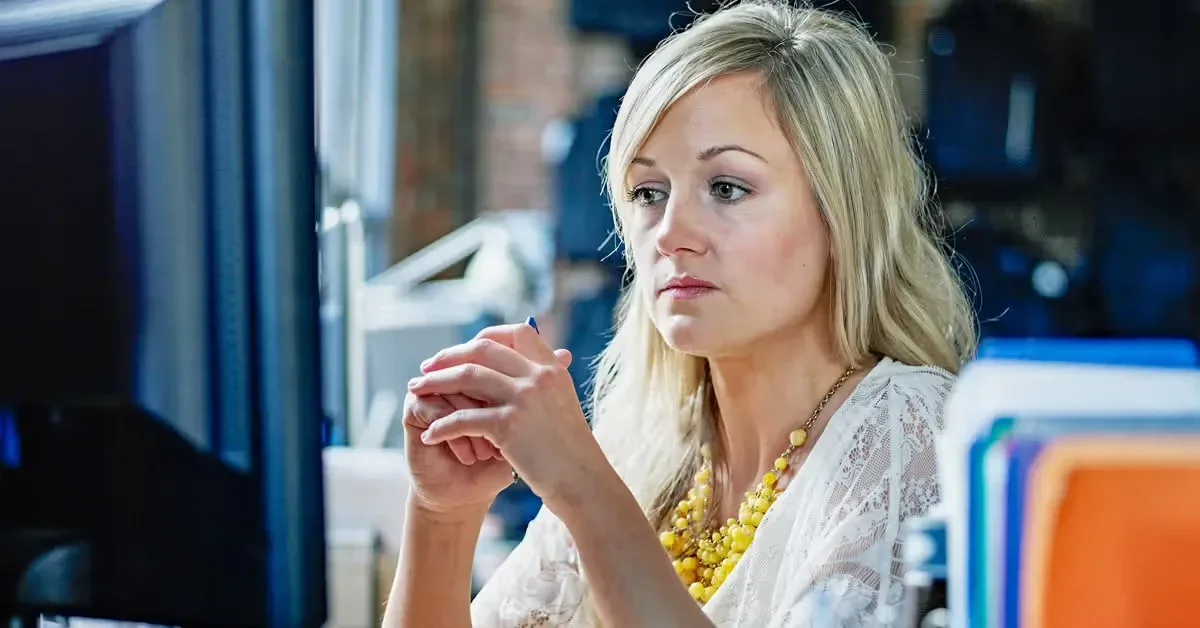 “Ben ik de boosdoener omdat ik weiger mijn trouwdatum te wijzigen voor mijn zwangere nicht?”