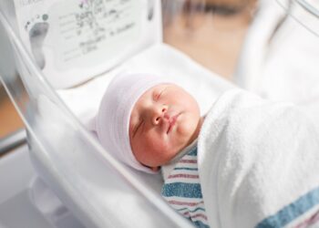 Ongelooflijk: Ouders bieden hun drie maanden oude kindje aan voor adoptie