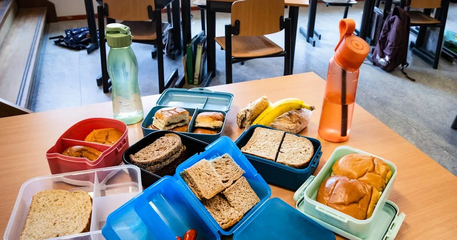 Kinderarts waarschuwt: Dit mag je nooit in de broodtrommel van je kind doen