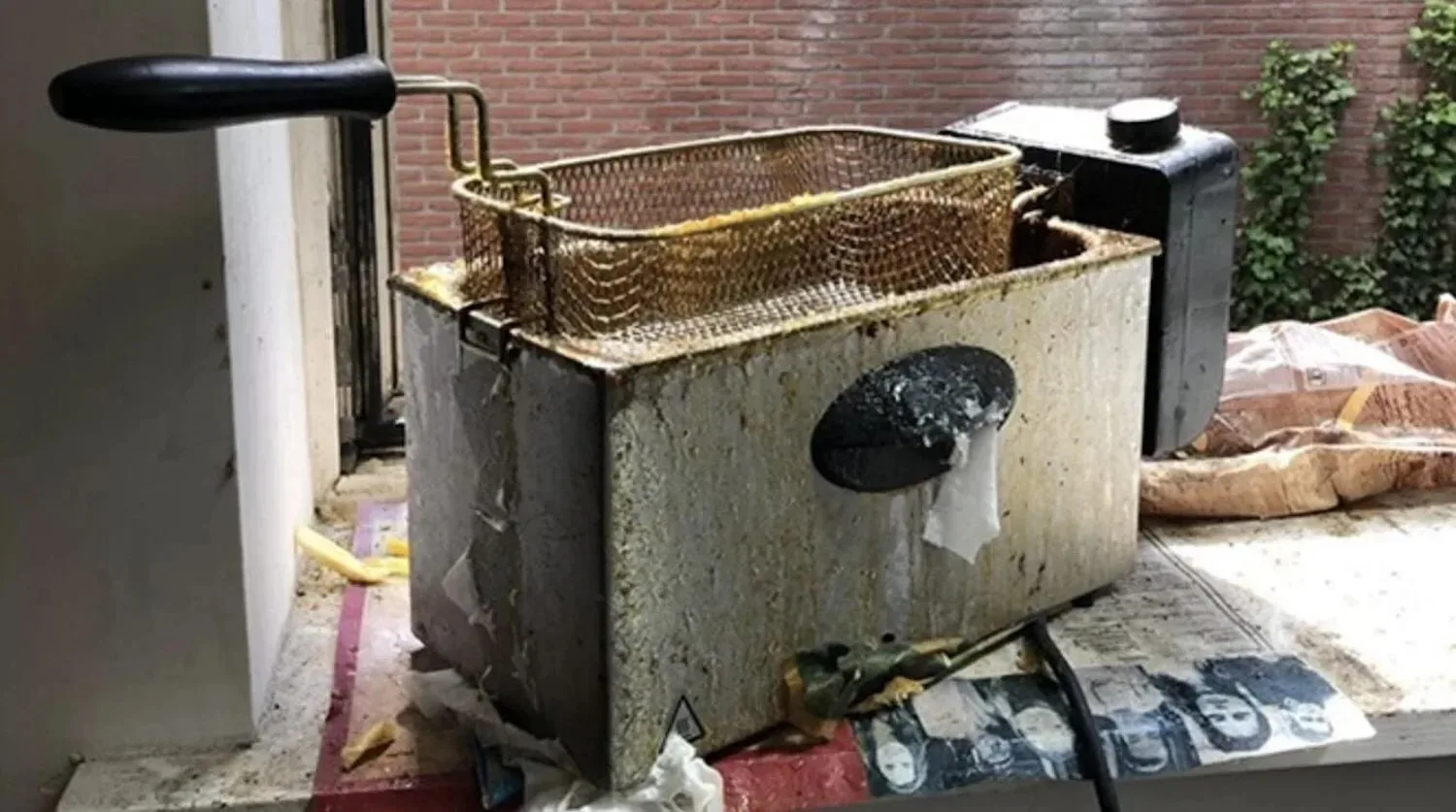 Je frituurpan schoonmaken is een ramp, maar deze slimme truc maakt het veel makkelijker!