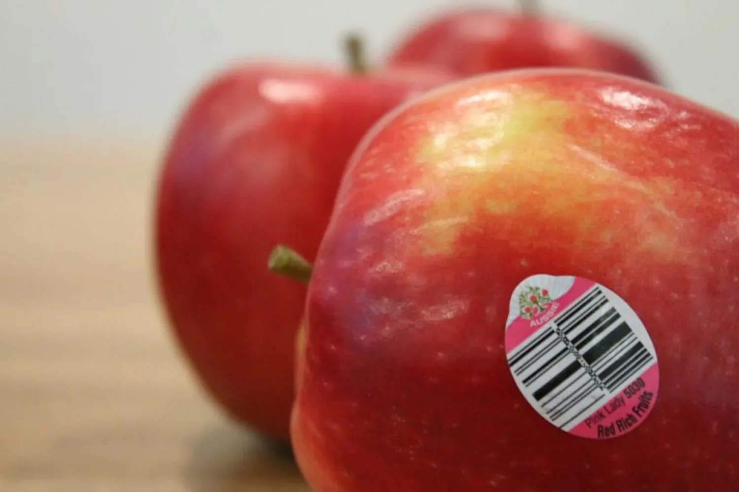 Als je deze stickers op fruit ziet, koop het dan niet!