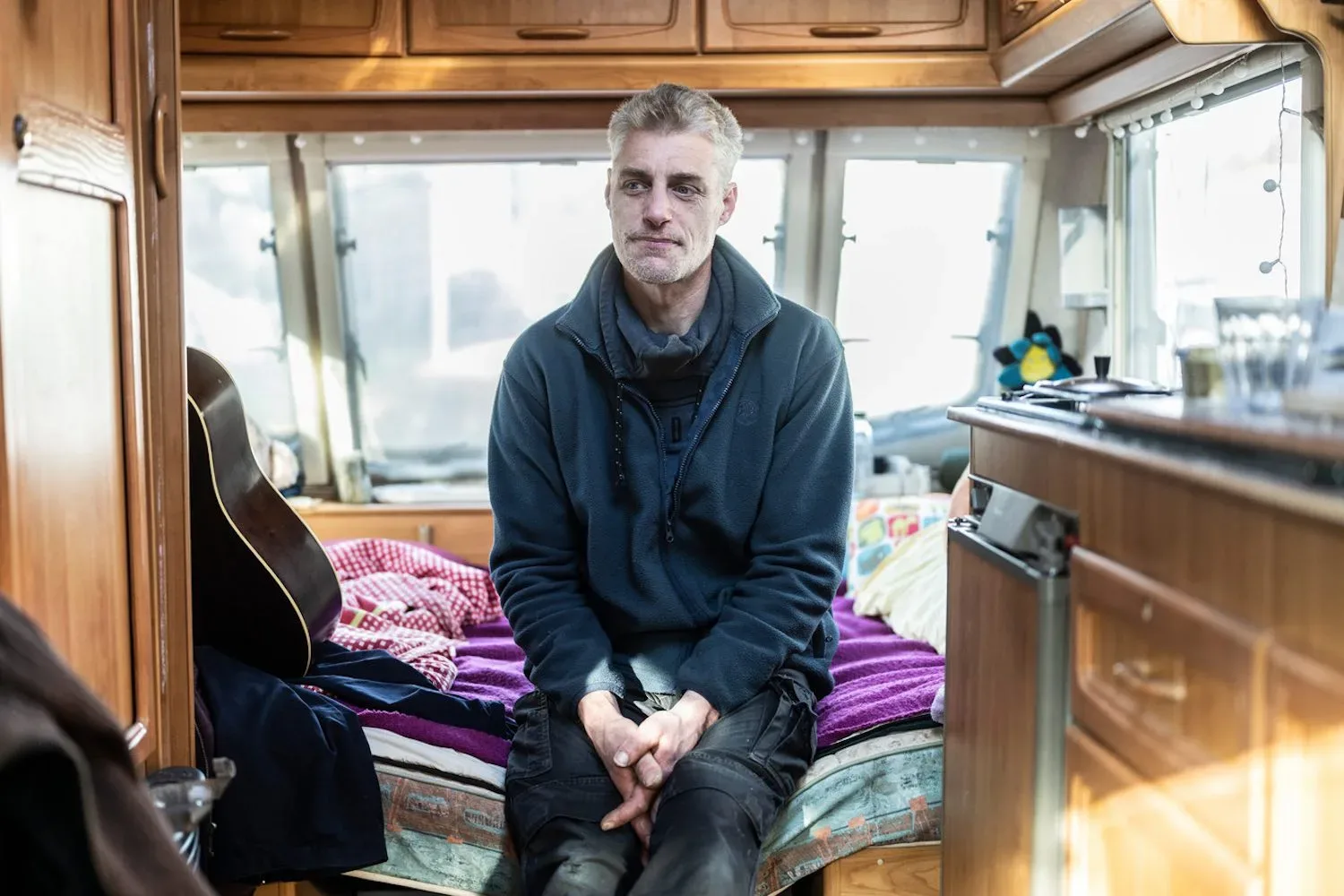 Job (45): ‘Ik woon in een caravan op troosteloze parkeerplaats, ik verdiende goed en was getrouwd’, toen ging het mis