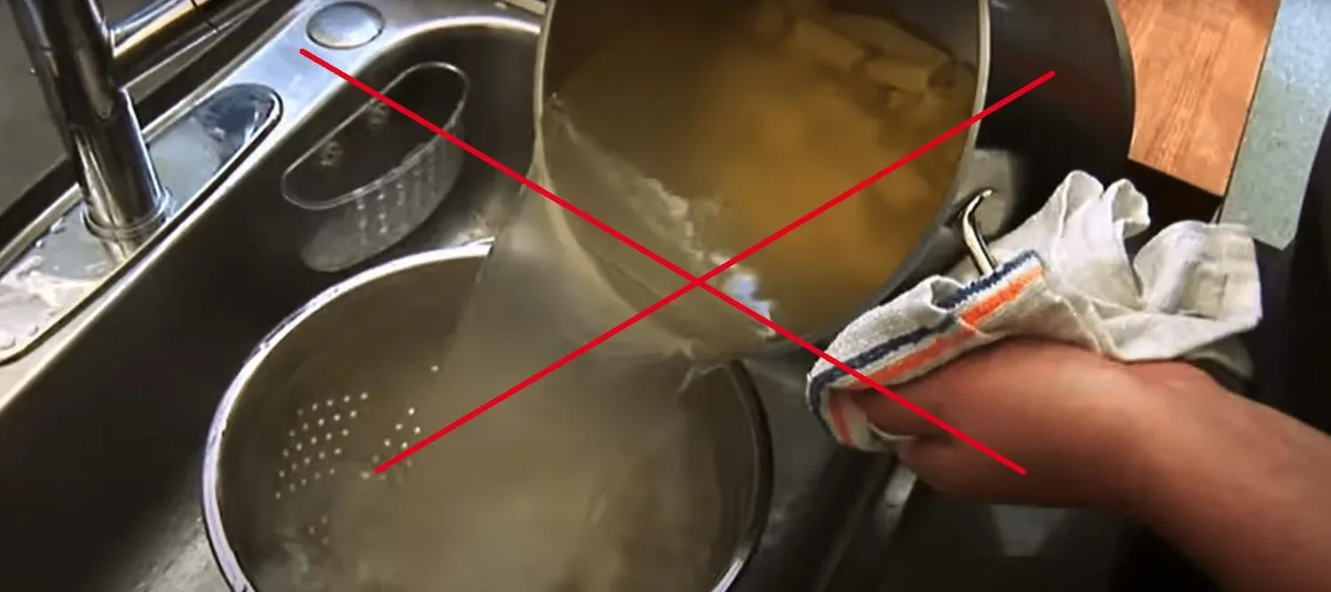 Na deze gouden tip giet je nooit meer je pasta af boven de gootsteen