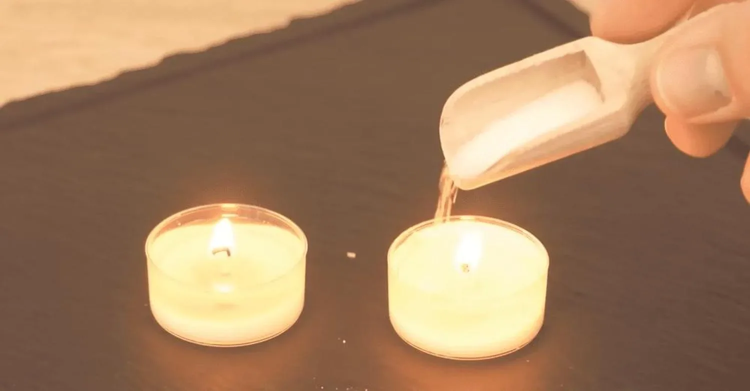 Dit is het magische effect van het sprenkelen van zout op waxinelichtjes