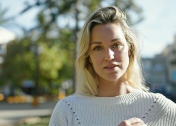 Brenda (23): “Ik besloot mijn moeder niet meer alleen te laten met mijn kind om deze reden”