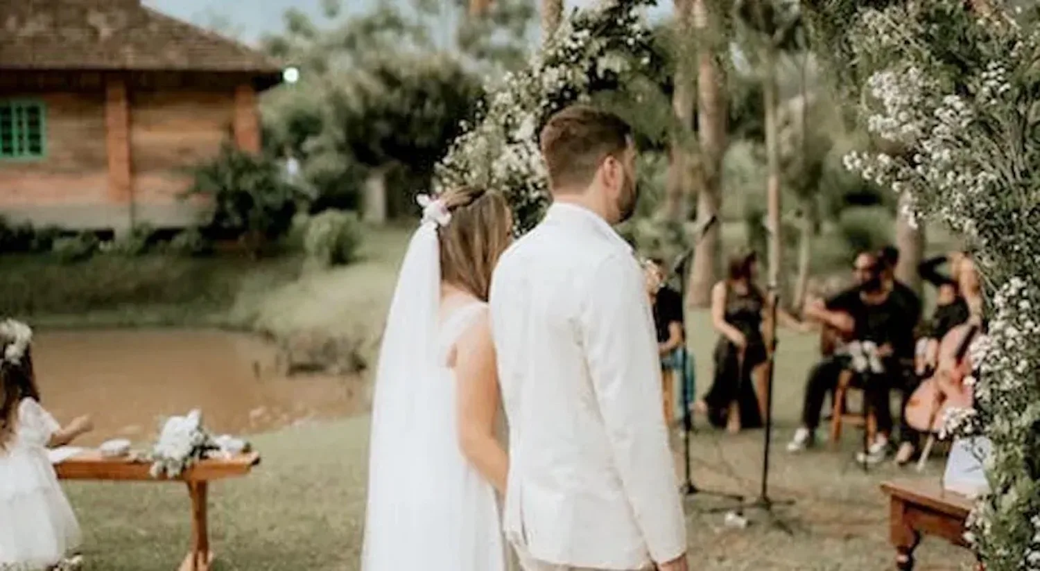 Bruidegom woedend omdat haar ouders eerder weggaan