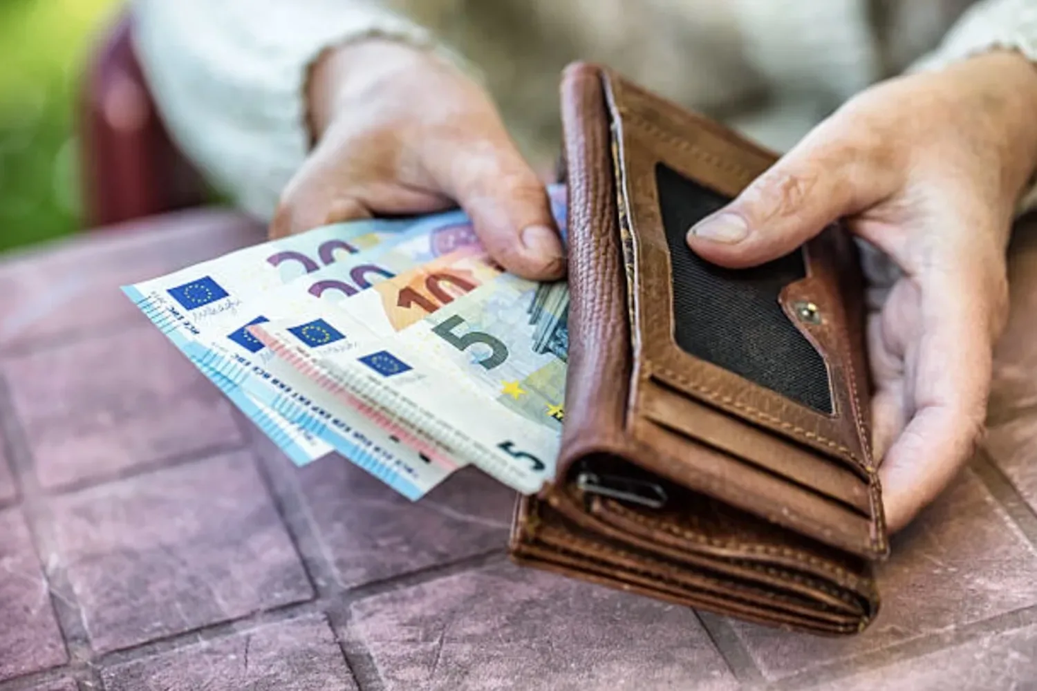 Aantal winkels dat contant geld accepteert neemt niet af: Klanttevredenheid heeft de hoogste prioriteit