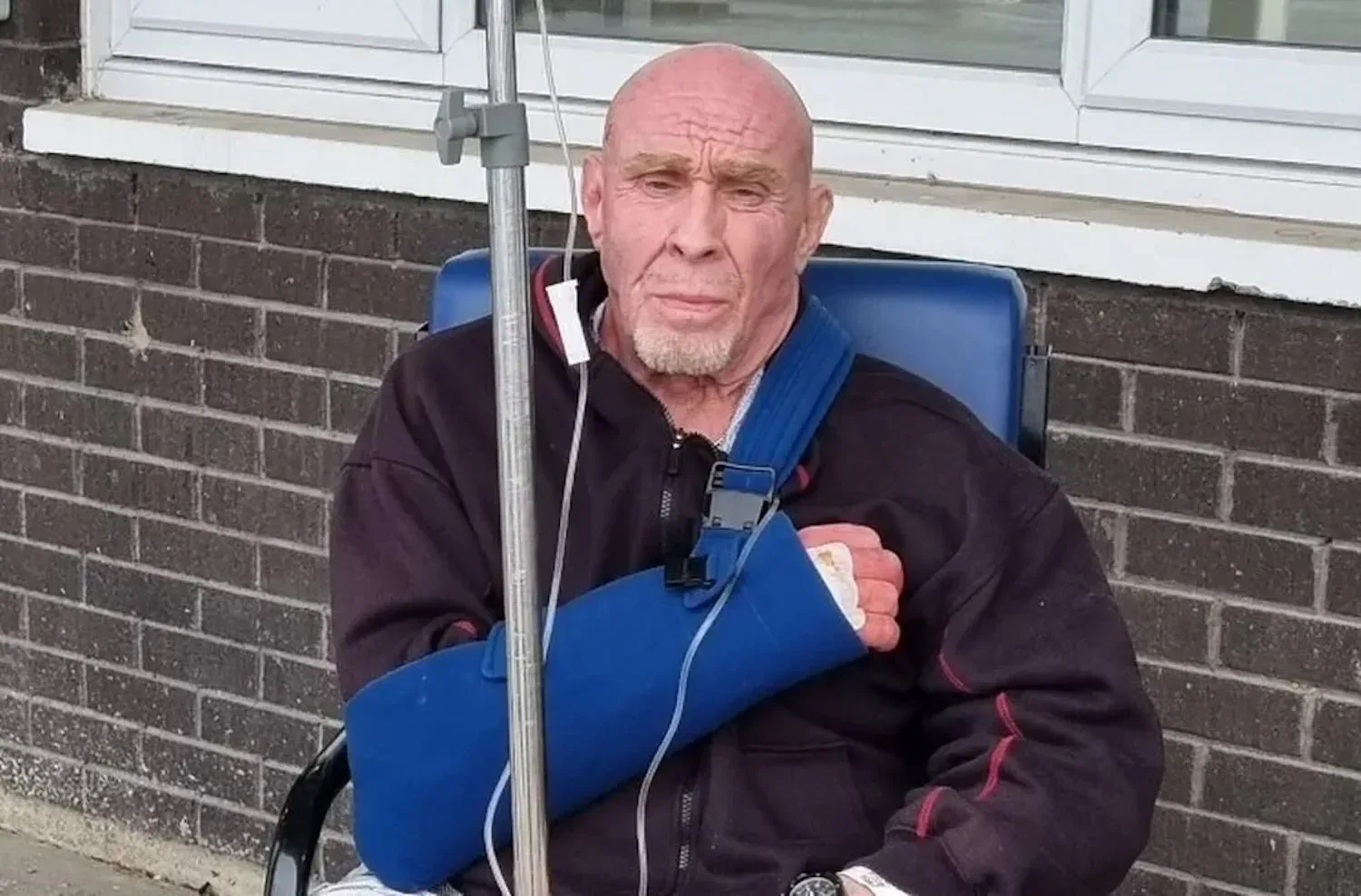 Foto’s: Man zijn huis wordt overgenomen door ruim 500 giftige spinnen