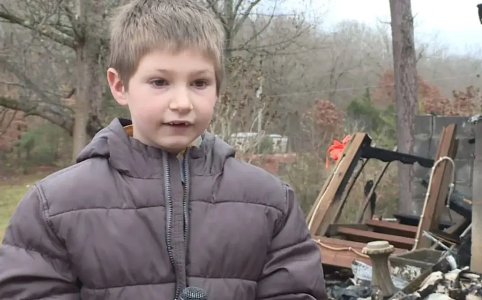 Heldendaad van een 7-jarige jongen: Hij redde het leven van zijn zusje