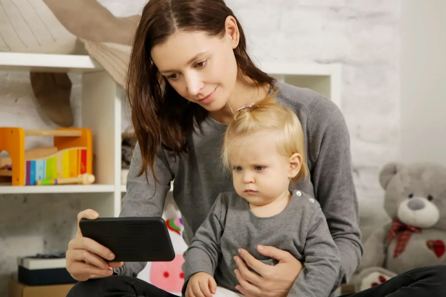 Smartphonegebruik komt tussen ouder en kind: ‘Hier krijgen ze later last van’