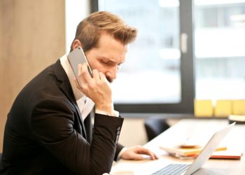 Baas ontslaat 3 medewerkers