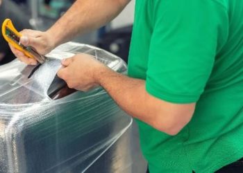 Onthulling van een bagagemedewerker: waarom je koffer inpakken in huishoudfolie een slimme zet is.