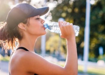 Opgelet: Stop direct met het drinken uit plastic flessen