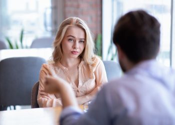 “Ik weiger mijn zusje financieel te helpen nadat zij gestopt is met school”