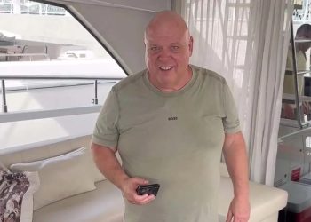 Veel kritiek op Peter Gillis die met veel geld strooit in Dubai ‘ mooie nieuwe boot gekocht!’