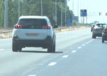 Onnodig links rijden kan je veel geld kosten, maar die ‘linksplakker’ rechts inhalen is nóg duurder