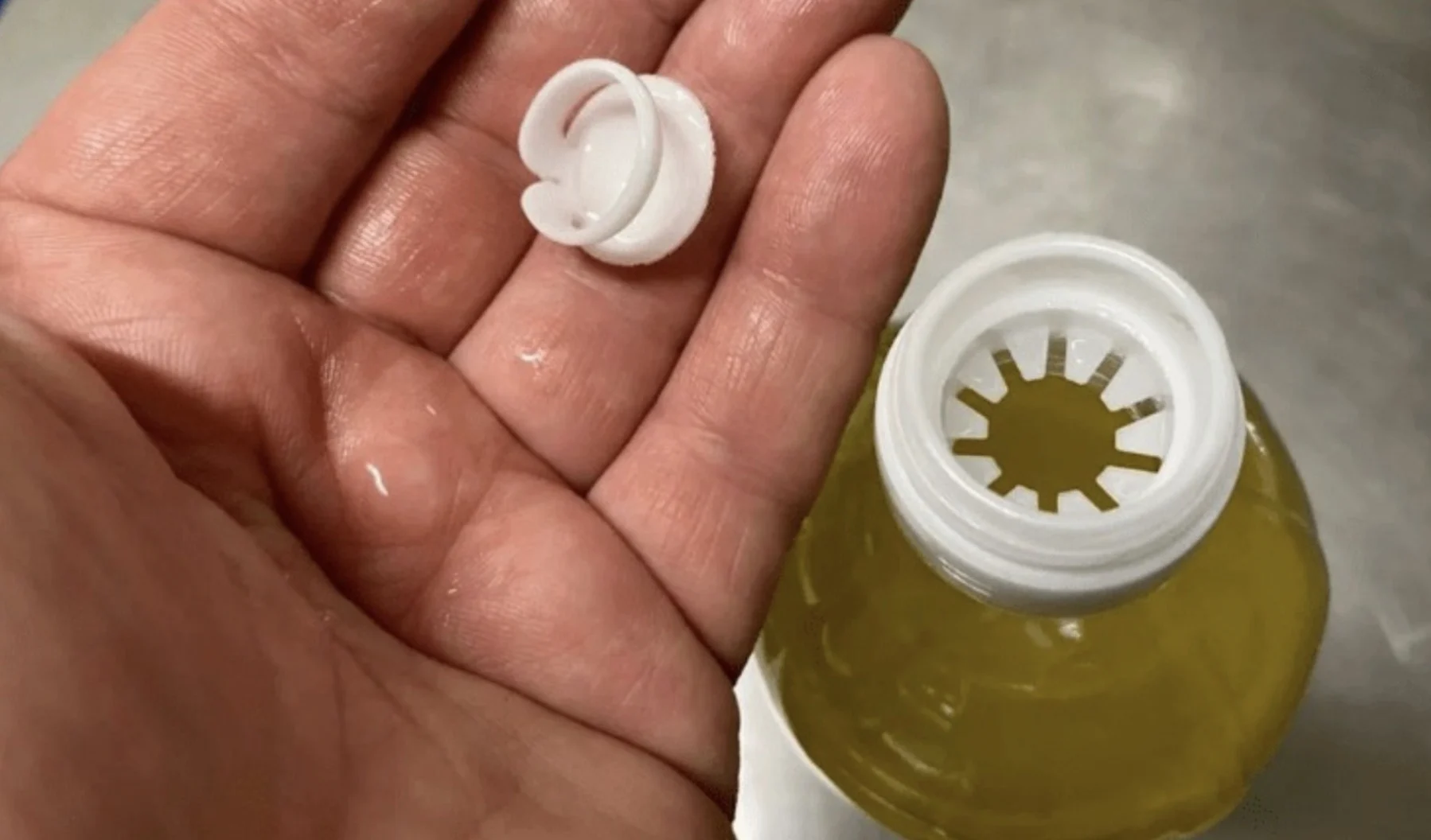 Het oliedopje gooide ik altijd weg totdat collega mij vertelde waar die eigenlijk voor diende