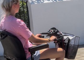 Henk: ‘Een scootmobiel terwijl je niet oud bent, dat is wennen’