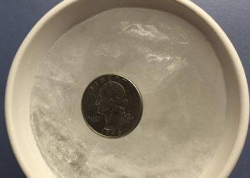 Hierom moet je altijd een munt in je vriezer leggen voordat je op vakantie gaat