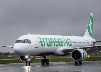 Handbagage is niet meer gratis bij Transavia: dit gaat het jou nu kosten!