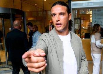 VIDEO: Ali B gillend op straat aangetroffen: “Ik ben onschuldig!!”