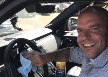 Andy van der Meijde in geldproblemen?: ‘Huis te koop voor gigantisch bedrag’