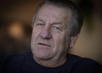 Nederland verliest geliefde voetbalanalist Jan Boskamp (75)