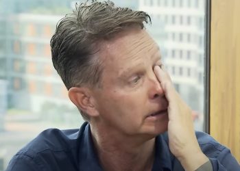 Gelekte beelden Danny de Munk in ‘geboortekostuum’ zorgen voor enorm veel kritiek